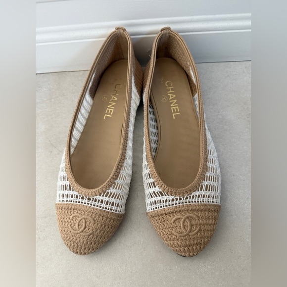 CHANEL Shoes - CHANEL Raffia Crochet Mesh Ballet Flats Beige White CC Logo EU 39